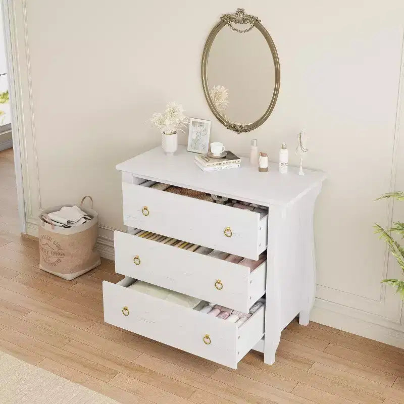 Cassettiera a 3 cassetti Comò alto moderno Boho con gambe curve, dettagli in rattan e contenitore versatile per camera da letto, soggiorno, ingresso o balcone