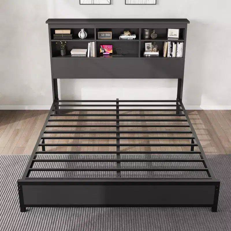 Base letto a piattaforma con testiera libreria a 2 livelli e stazione di ricarica, doghe in metallo resistente, spazio contenitore sotto il letto da 9,6 pollici, nessun box spring necessario