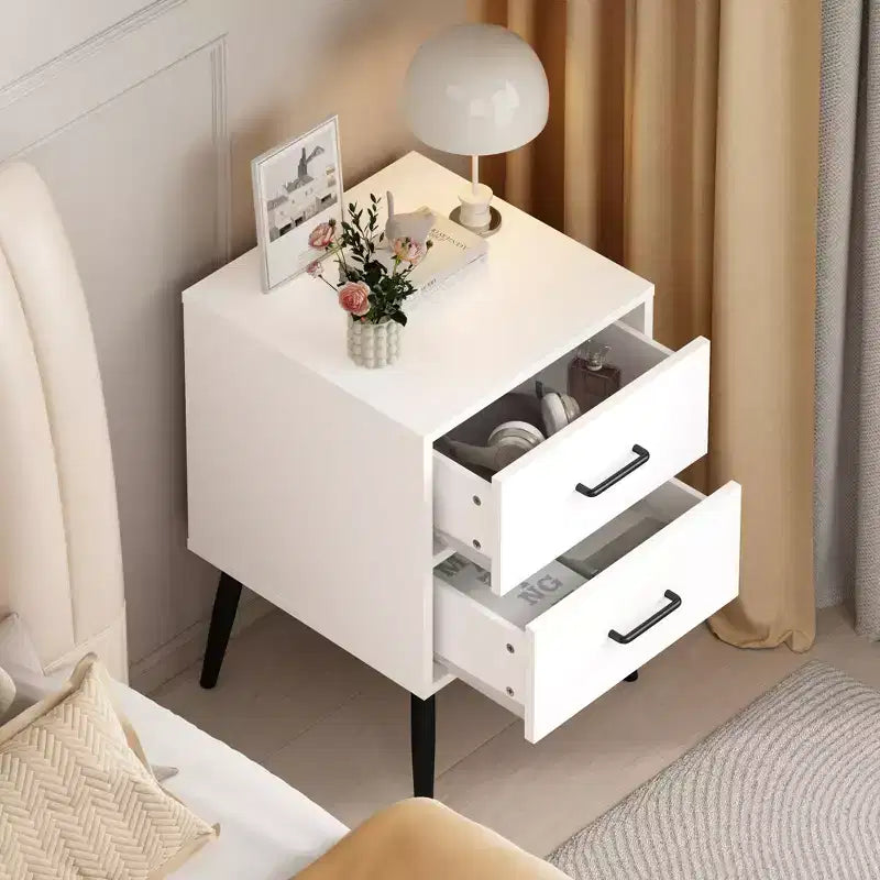 Comodino a 2 cassetti con gambe e maniglie in metallo, comodino moderno bianco, tavolino piccolo per camera da letto, soggiorno o appartamento