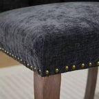 Sedia da pranzo imbottita in tessuto Maude Chenille con borchie decorative (Set di 2)